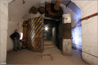 Illustration for article titled El distĂłpico mundo de las bases de submarinos abandonadas